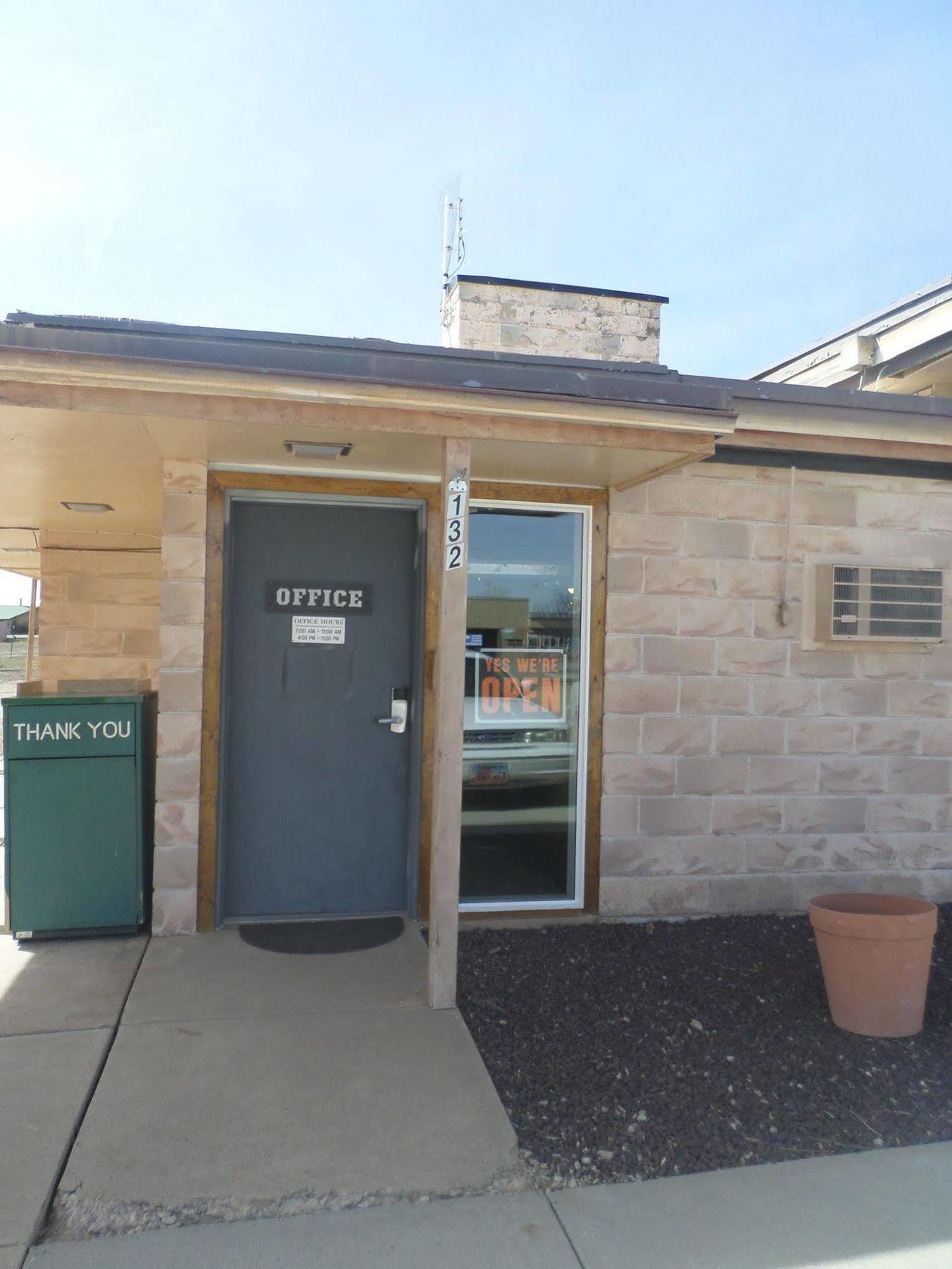 Cliff Palace Motel Blanding Exterior photo