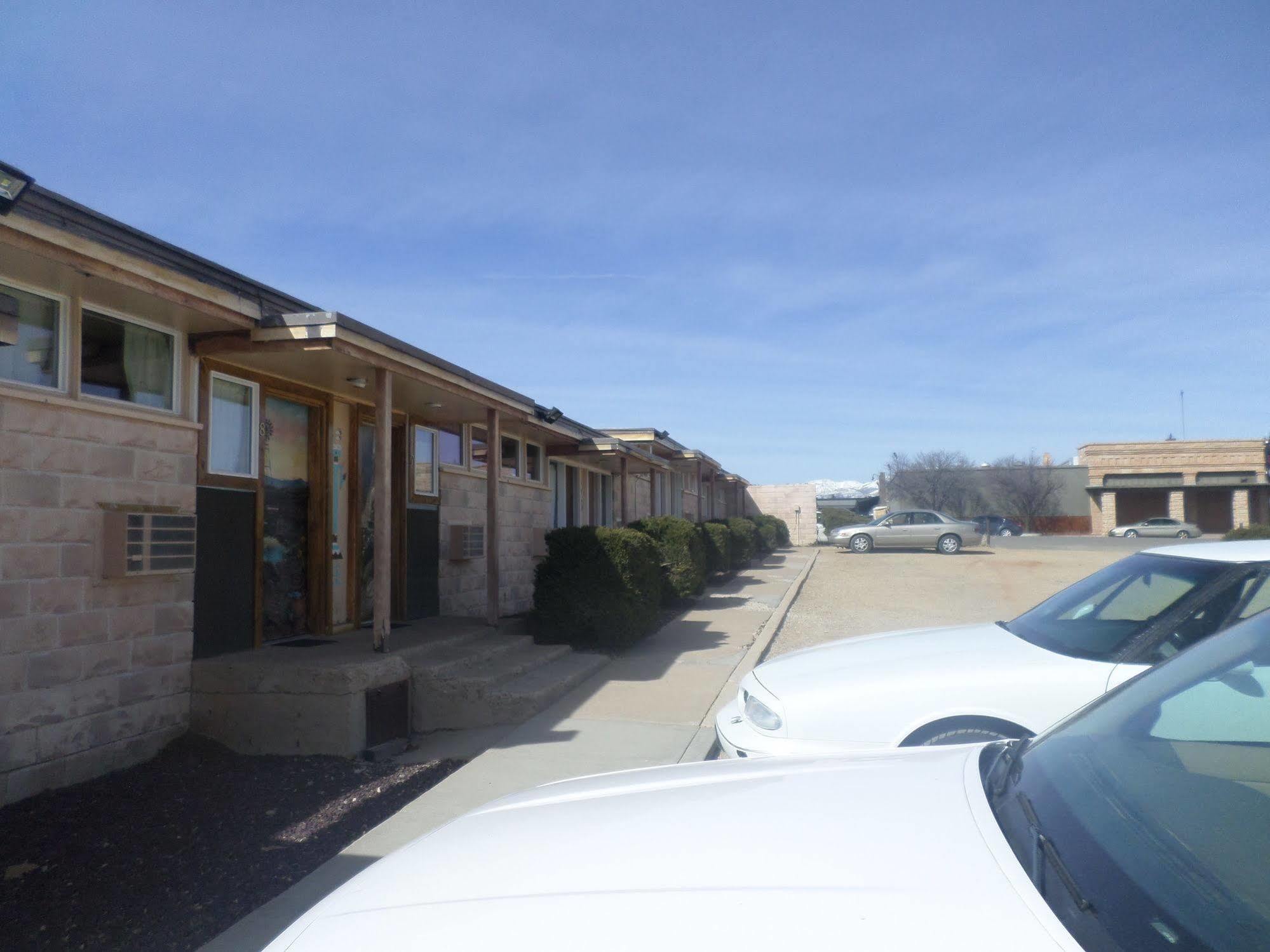Cliff Palace Motel Blanding Exterior photo